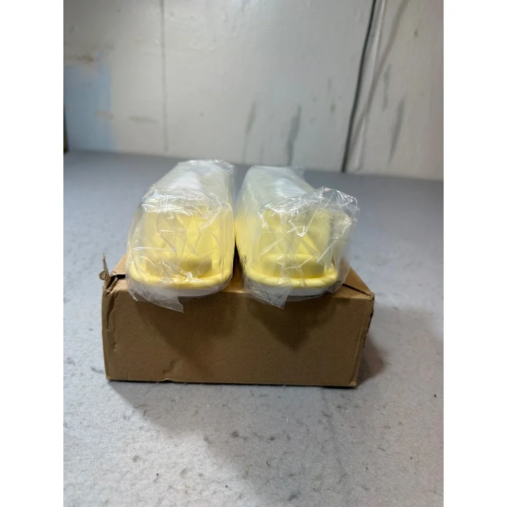 Unbranded Butter Dish Set 2pc Yellow White NEW Plastic with Spreaders